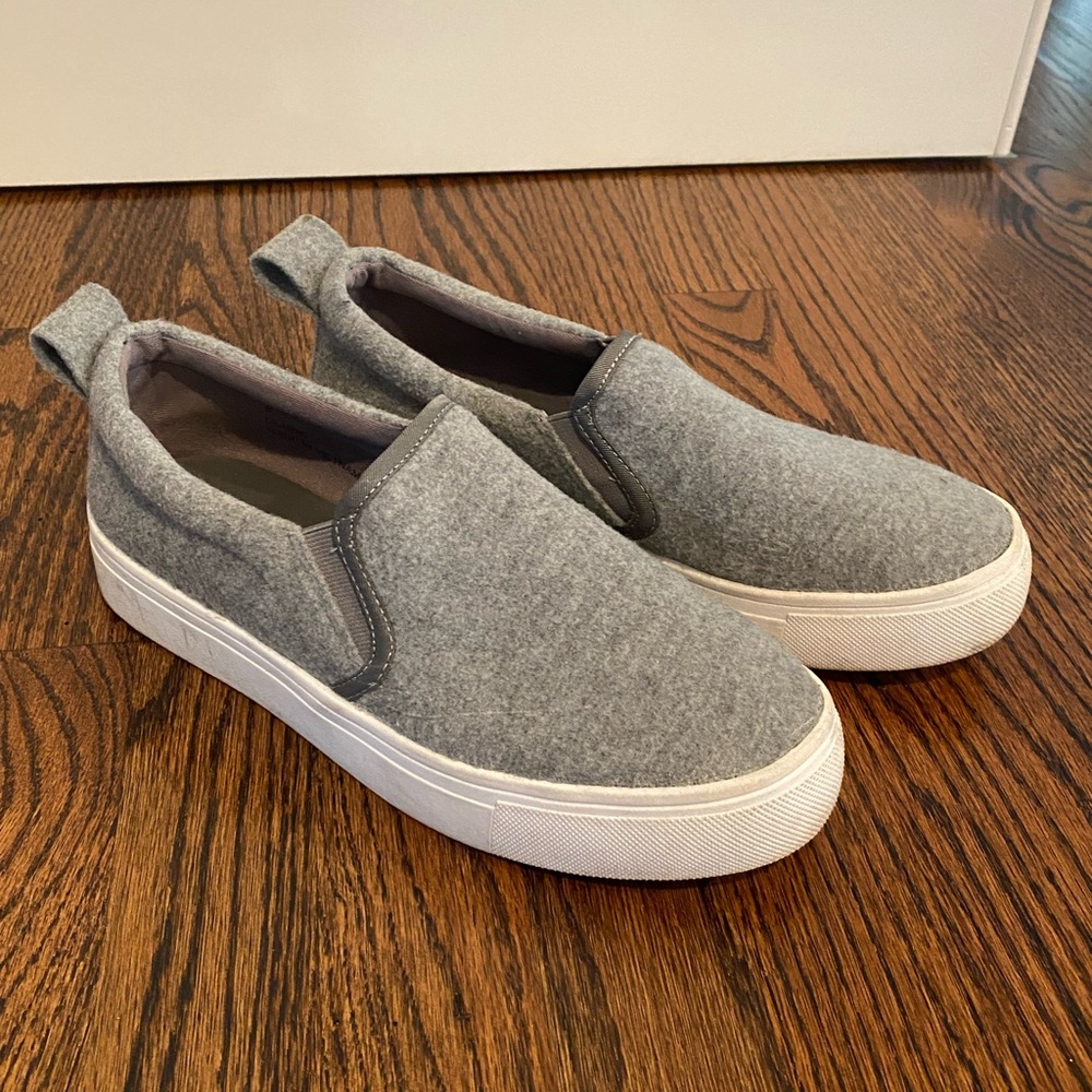 Women’s Lexi & Abby gray fleece slip on sneakers size 8